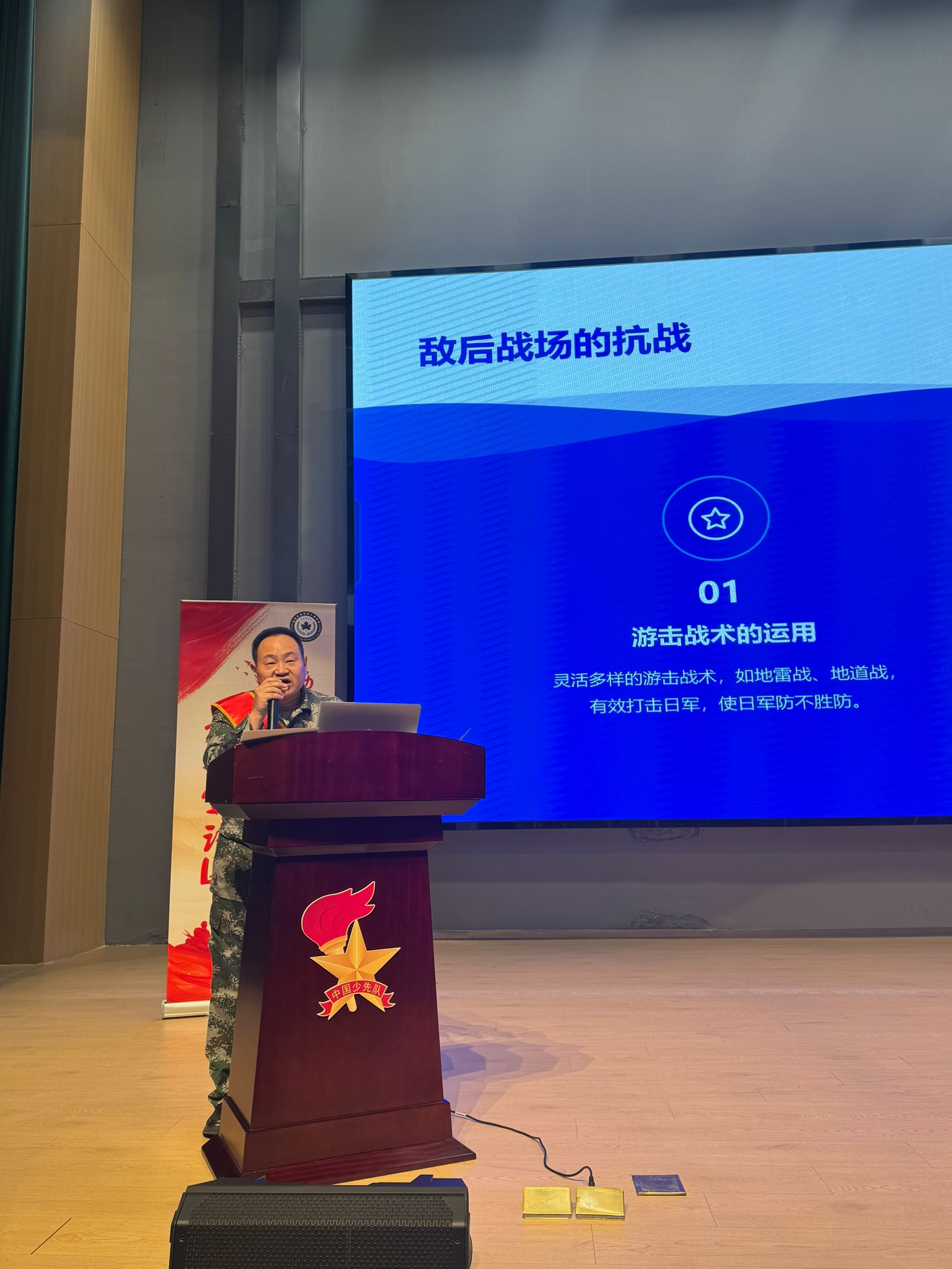 【湖畔·学生活动】铭记抗战历史，传承民族精神——栖霞区“丹霞照初心”老兵宣讲活动_html_m7022bd77.jpg