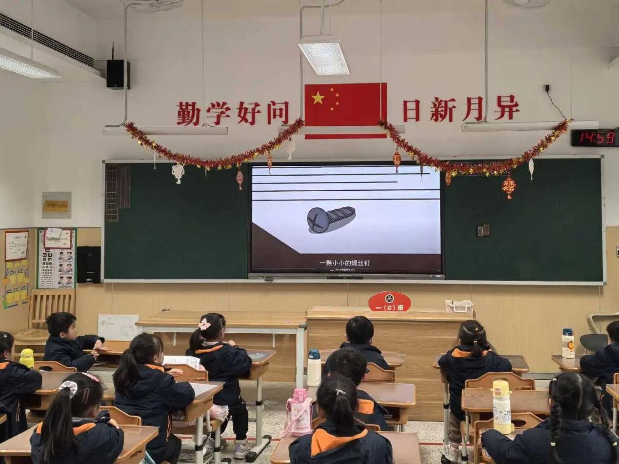 【湖畔·学生活动】传承雷锋精神，共筑校园新风 ——南京市金陵小学（仙林湖校区）开展学习雷锋精神主题班会活动_html_m6ca7212e.jpg