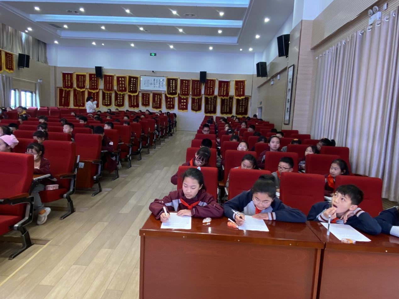 【湖畔光影】捕捉美好生活，书写精彩瞬间——金陵小学（仙林湖校区）第三届语文活动周之“现场作文大赛”_html_m236e2a76.jpg