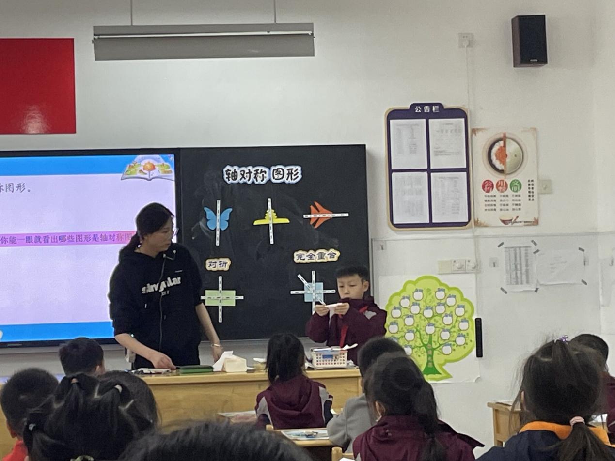 【博学广志】图形彰智慧，几何显素养——金陵小学广志路校区数学组教学实践（十）_html_2ec66fb2.jpg
