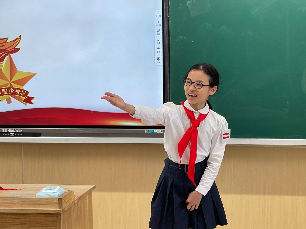 【湖畔·红领巾】逐梦红领巾，争做好队员——金陵小学（仙林湖校区）2023-2024学年大队委换届选举_html_m787ffea5.jpg