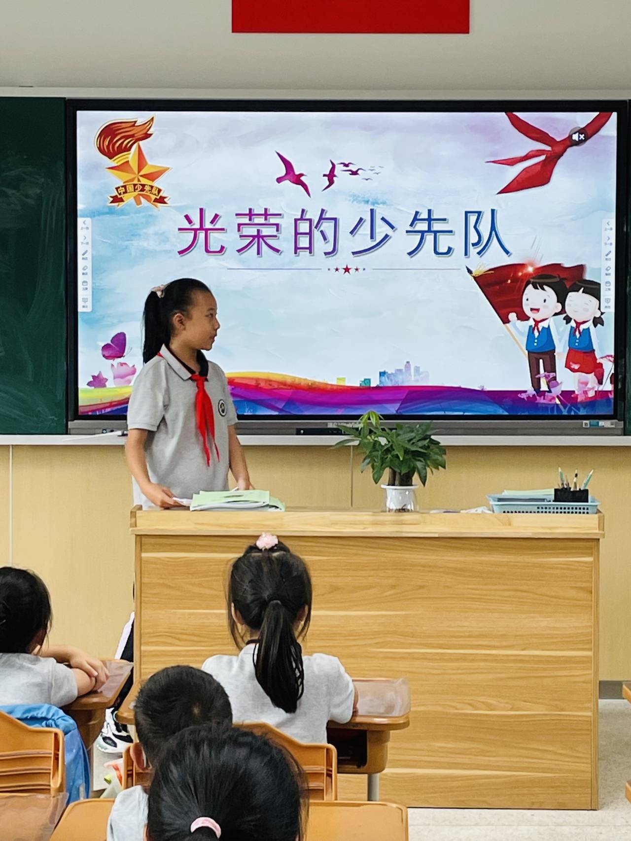 【湖畔·红领巾】逐梦红领巾，争做好队员——金陵小学（仙林湖校区）2023-2024学年大队委换届选举_html_m253221dc.jpg