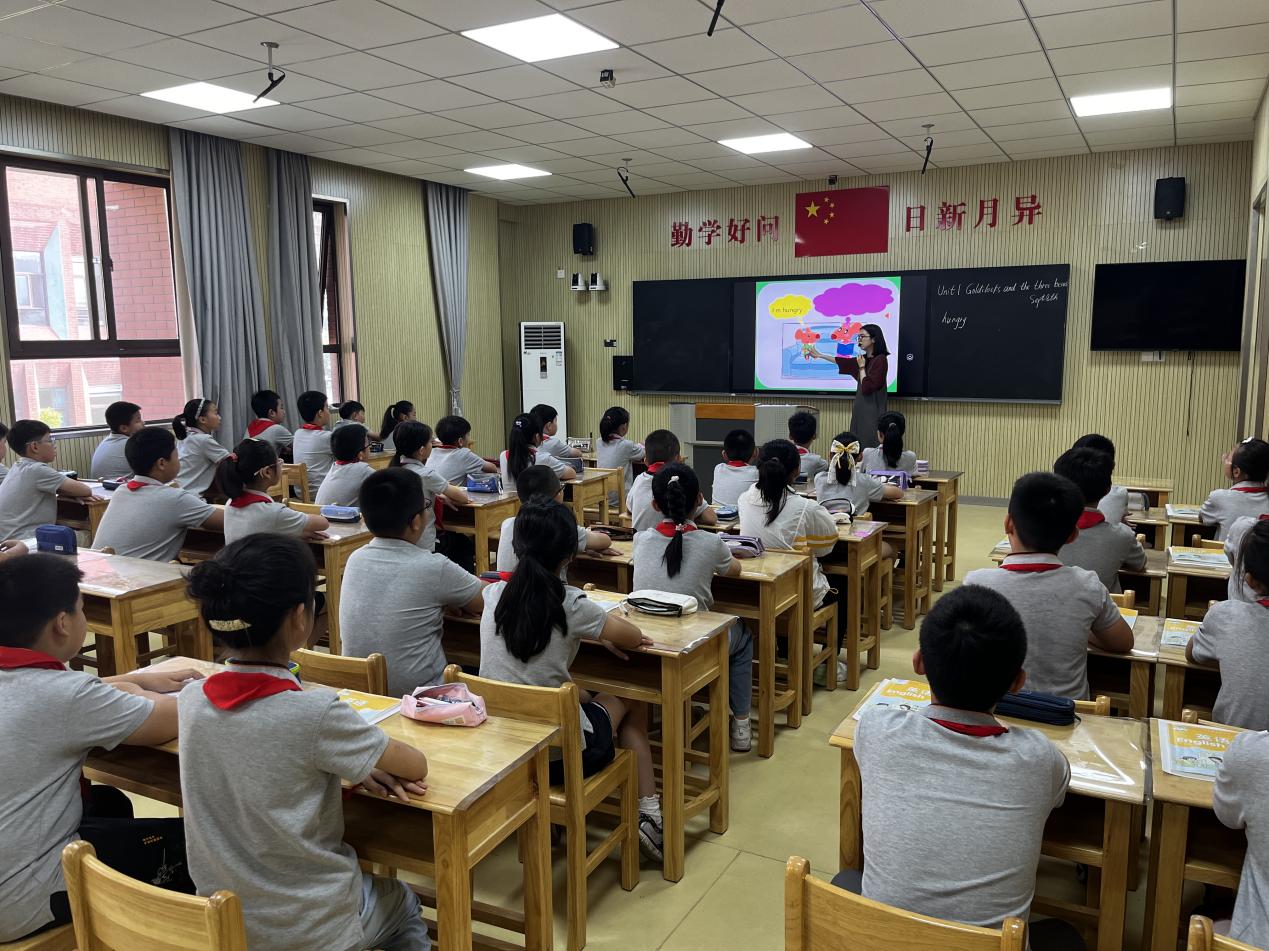 【湖畔·童化课堂】将省测融入日常英语教学——记英语组第一次校本教研_html_m4fb80200.jpg