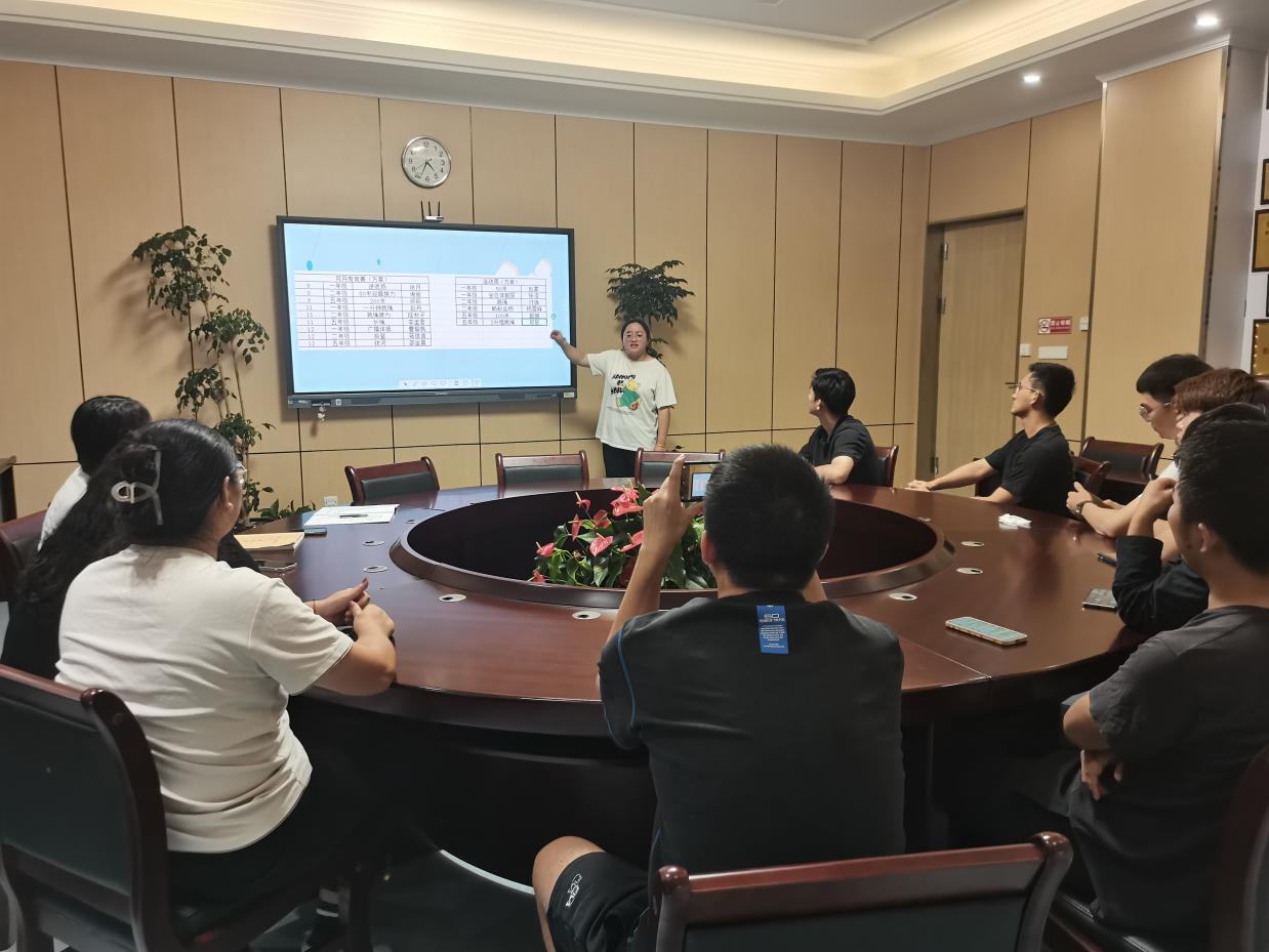 【湖畔·队伍建设】团结一心 共同成长——记体育组新学期第二次校本研修_html_m52f9816f.jpg