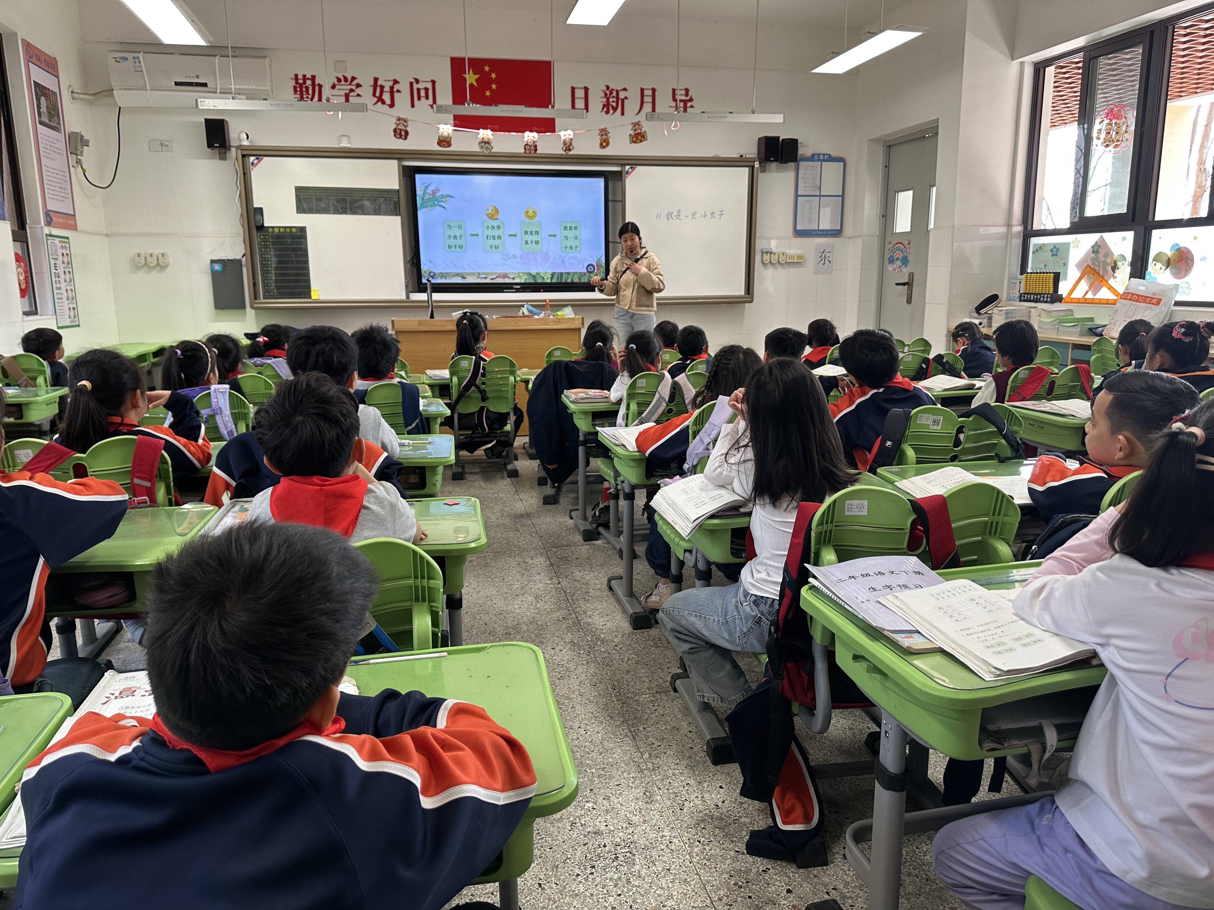 【湖畔&middot;童化课堂】深耕趣味课堂，赋能语文教学——记金陵小学（仙林湖校区）二年级语文组教研活动_html_m78c4fba1.jpg