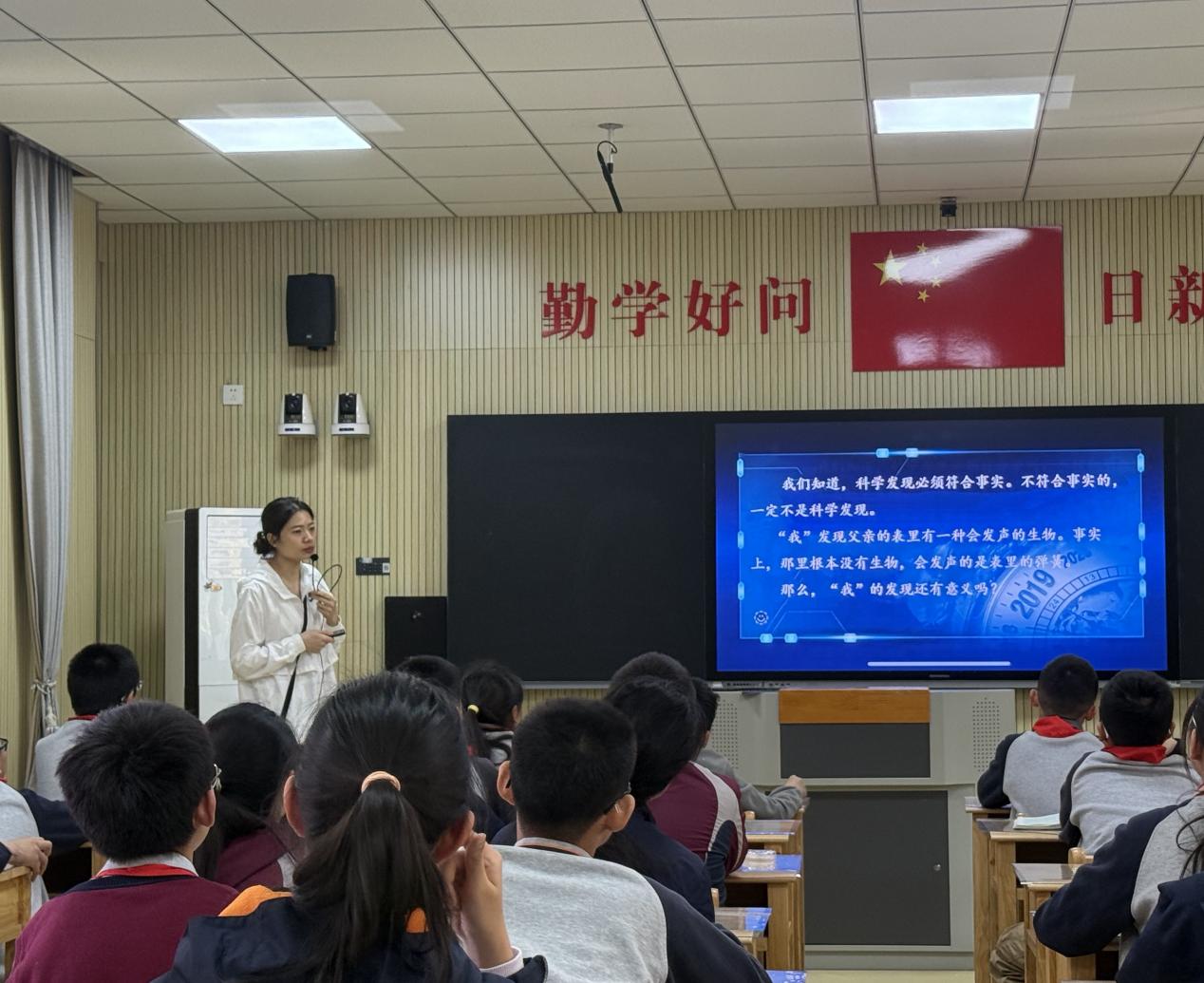 【湖畔·童化课堂】教研深耕促成长 思辨课堂展风采——语文组教研活动  _html_4e2e7a50.jpg