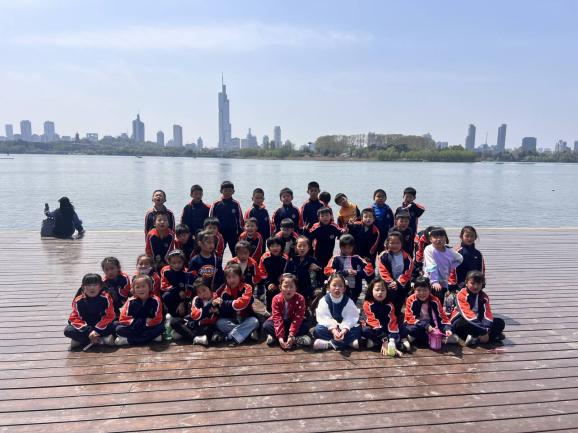 【湖畔·学生活动】春日寻芳 童心飞扬——金陵小学（仙林湖校区）一年级春季综合实践活动_html_6fc6eb82.jpg