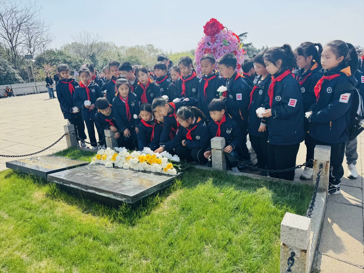 【湖畔·学生活动】缅怀革命先烈，传承红色基因，铸就爱国梦想——金陵小学（仙林湖校区）三年级春季综合实践活动_html_m60d594d8.jpg