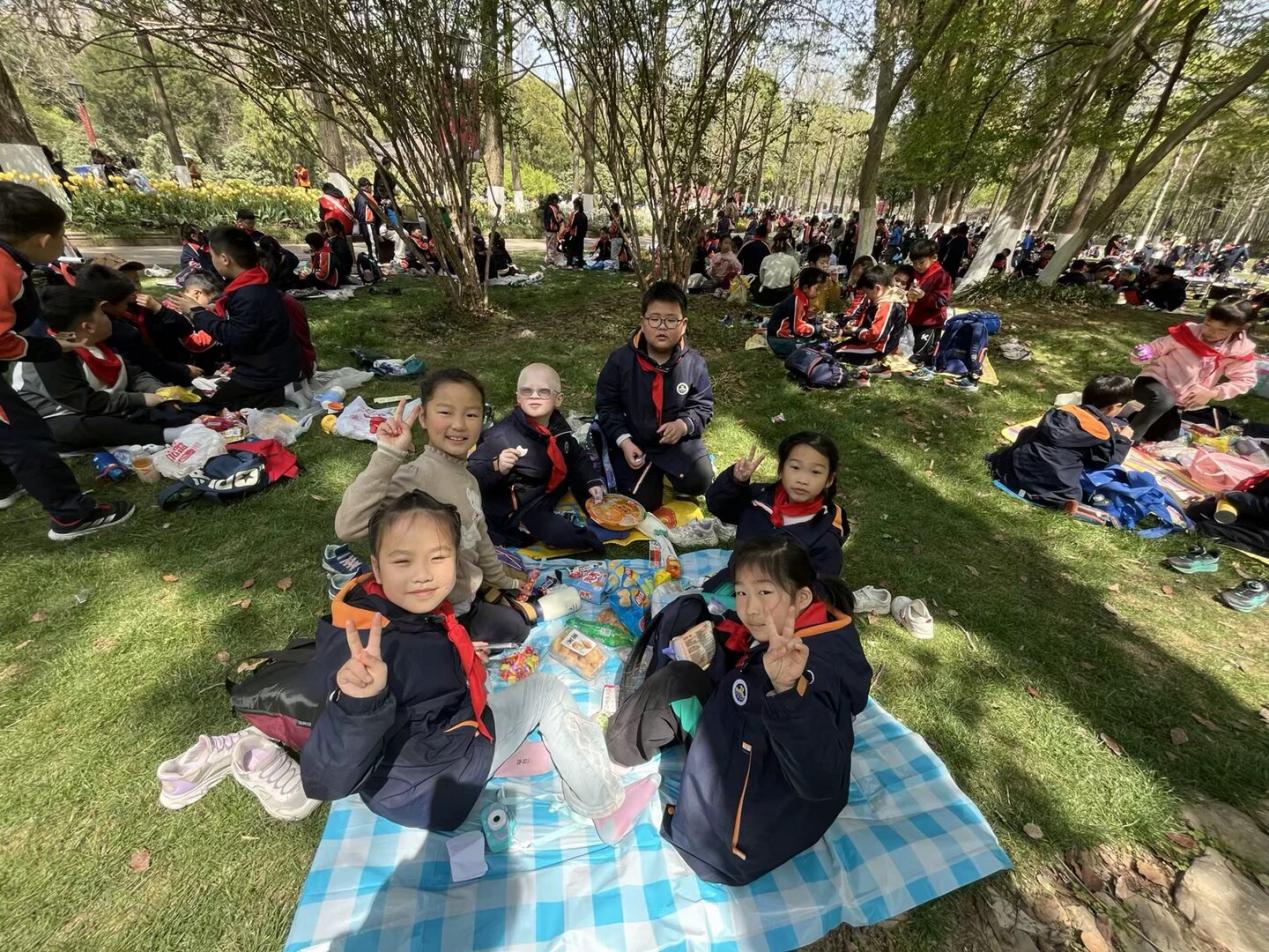 【湖畔·学生活动】童心探秘自然，共绘春日画卷——金陵小学（仙林湖校区）二年级春季综合实践活动_html_46bb7b8c.jpg