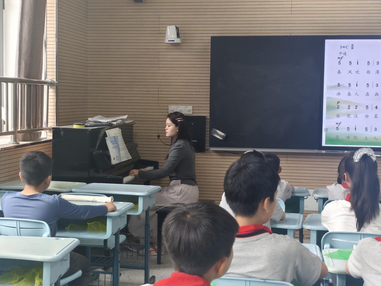 【博学广志】“春韵飞扬 乐动校园”——金陵小学广志路校区音乐组校本研修_html_90642ed.jpg