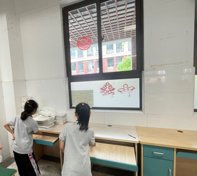 【湖畔·学生活动】劳动最光荣，争做劳动小达人——南京市金陵小学（仙林湖校区）五一劳动实践活动_html_m69b207eb.png