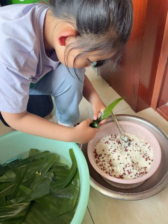 【湖畔·学生活动】劳动最光荣，争做劳动小达人——南京市金陵小学（仙林湖校区）五一劳动实践活动_html_m43471686.png