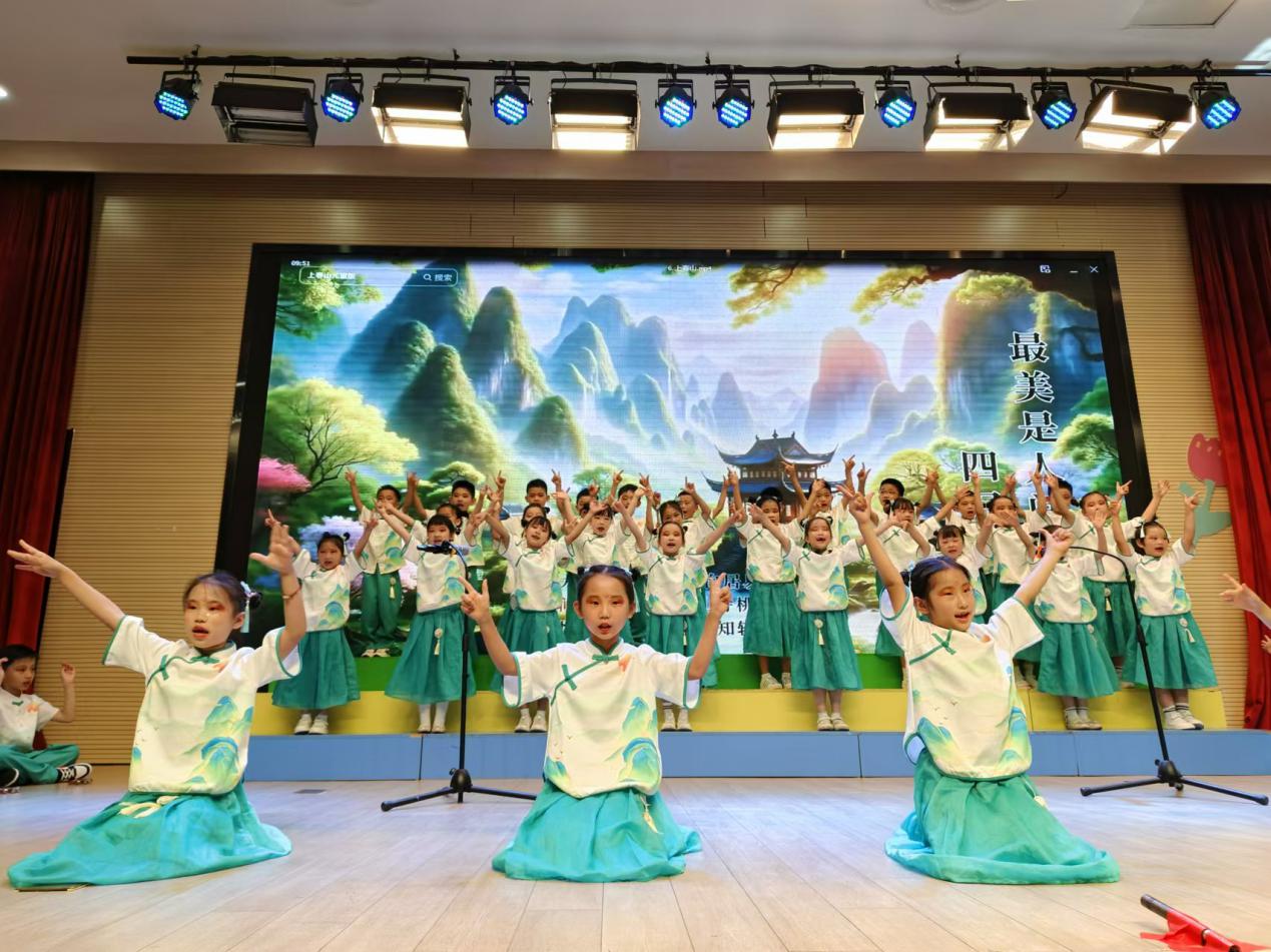 【湖畔·学生活动】“红领巾爱祖国●闪闪发光的你”——合唱比赛一年级专场_html_e3c8f1.jpg
