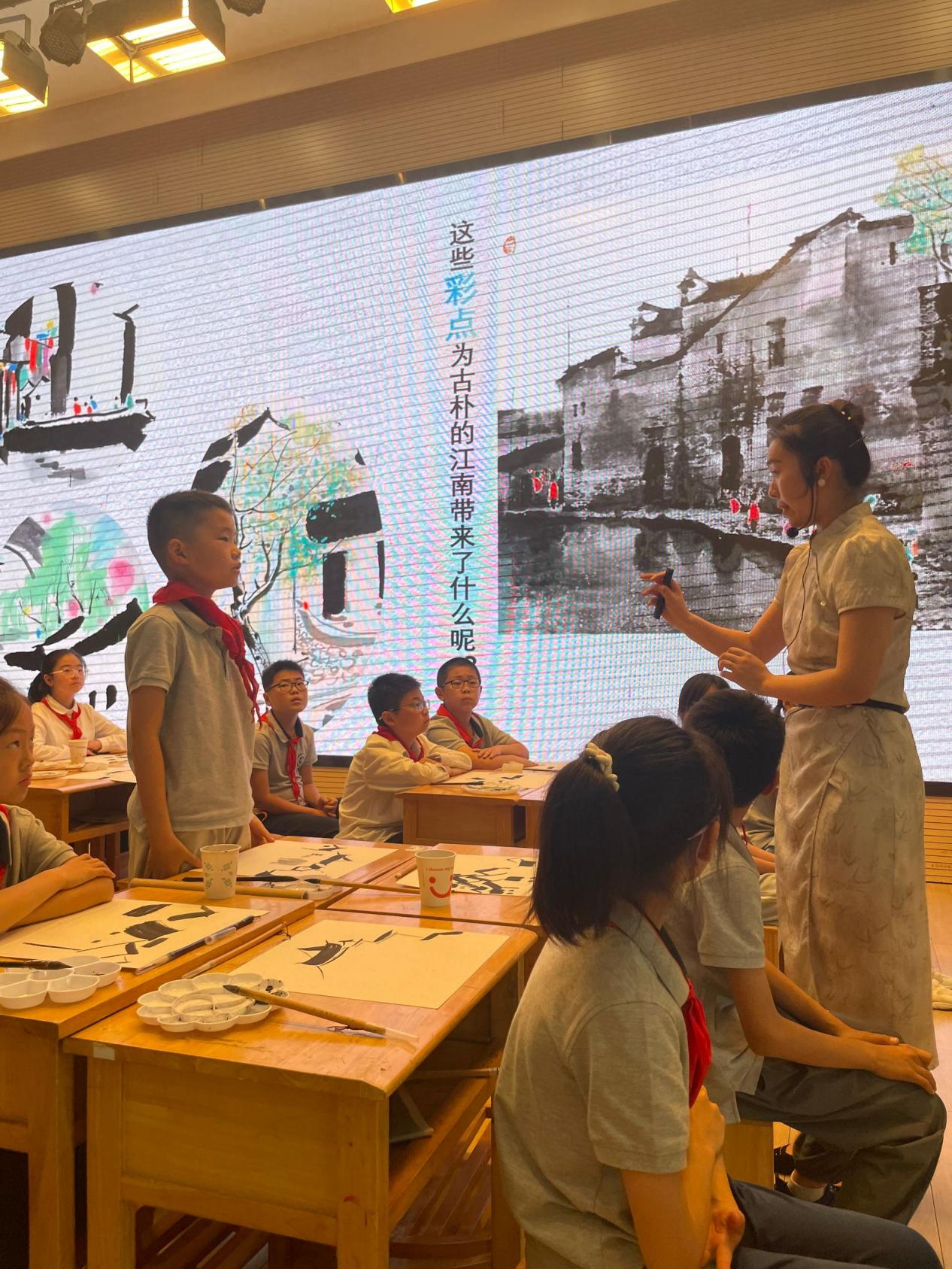 “小得盈满 江南韵味”——栖霞区小学美术教研活动之水墨印染艺术大单元课程展示_html_436c1b2b.jpg