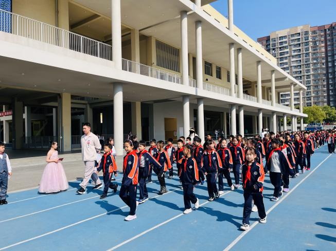 【湖畔·学生活动】“运动展风采，健康向未来” ——金陵小学（仙林湖校区）2023—2024学年春季运动会（二年级）_html_m448ca33a.jpg