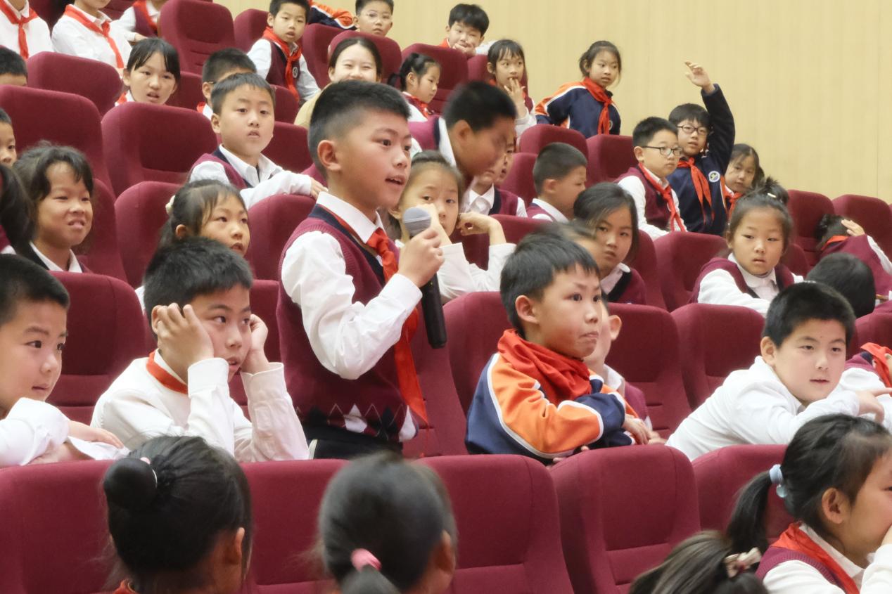 【湖畔·学生活动】传承父辈精神 不负时代重托——陆军工程大学“红色薪火”强军故事宣讲团到我校进行红色宣讲活动_html_m57583c02.jpg