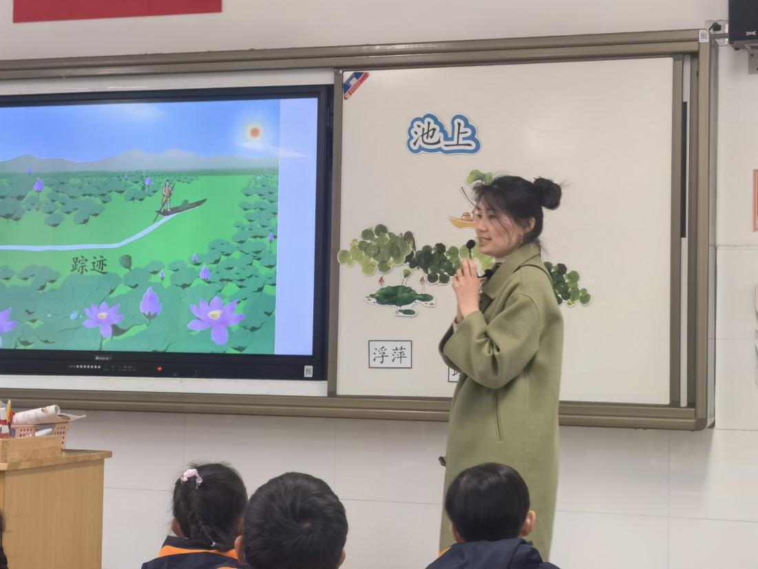 【湖畔·童化课堂】课堂展风采 教研促成长——记金陵小学（仙林湖校区）一年级语文组教研活动_html_m6c6eb56e.jpg