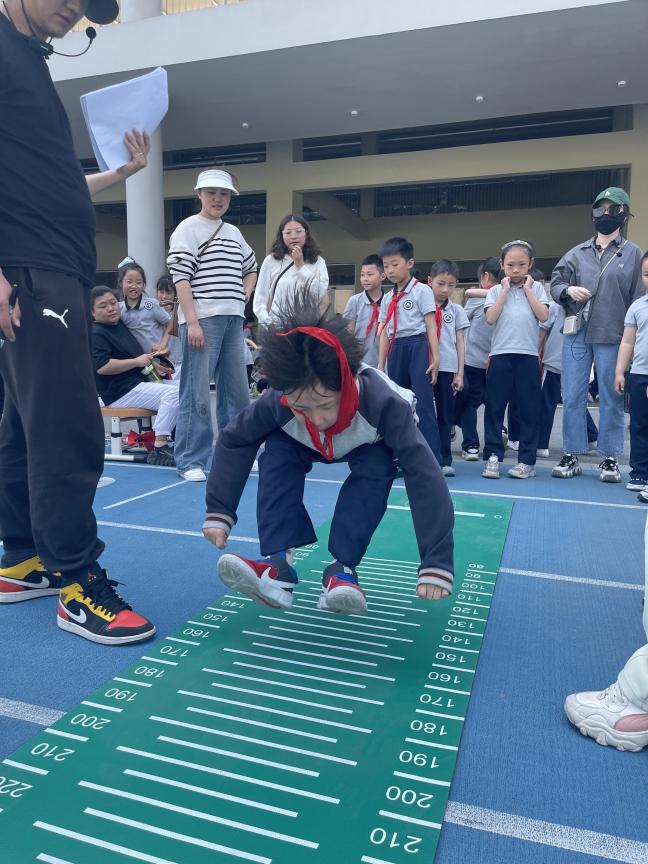 【湖畔·学生活动】“运动展风采，健康向未来” ——金陵小学（仙林湖校区）2023—2024学年春季运动会（二年级）_html_4dbc0780.jpg