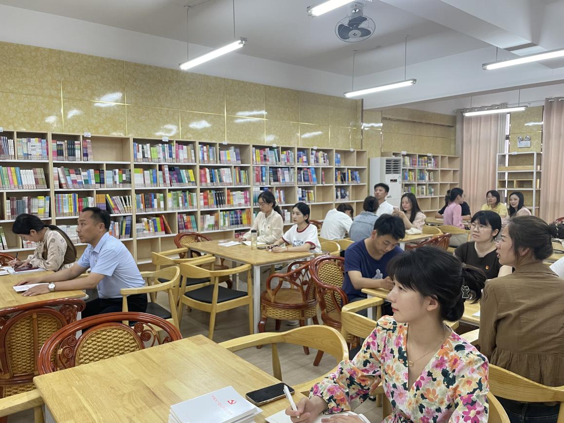 【湖畔·先锋示范】（主题党日）“学条例、明底线、强自觉”—金陵小学仙林湖校区党支部主题党日活动_html_446e97a5.jpg