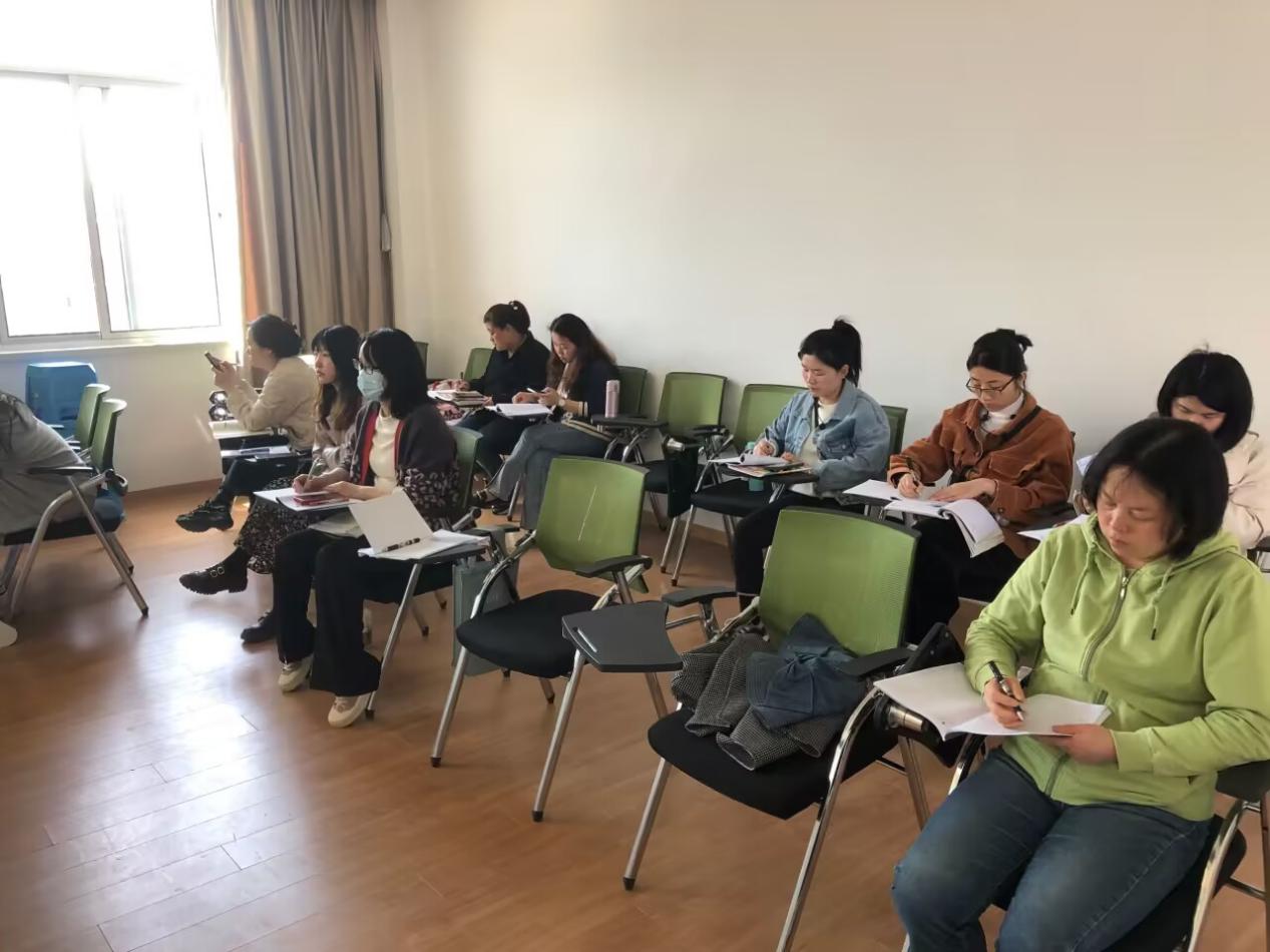 【湖畔·童化课堂】读写结合，构建高效课堂——记金陵小学（仙林湖校区）语文大组教研_html_m1966047d.jpg