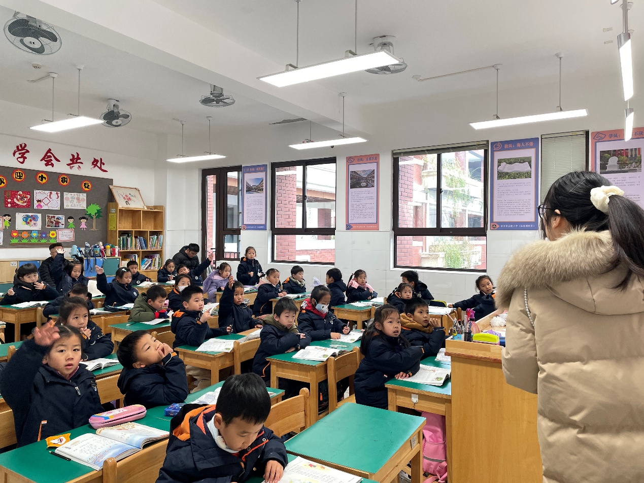 【湖畔·家校共育】初冬“心”相遇，日“伴”见成长——金陵小学（仙林湖校区）家长开放日一年级篇_html_m31cf855c.jpg