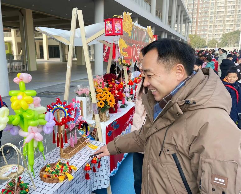 【湖畔·学生活动】“祥龙迎春 龘龘前行 ” ——金陵小学（仙林湖校区）2024元旦国潮市集来啦！_html_m6b127c03.jpg