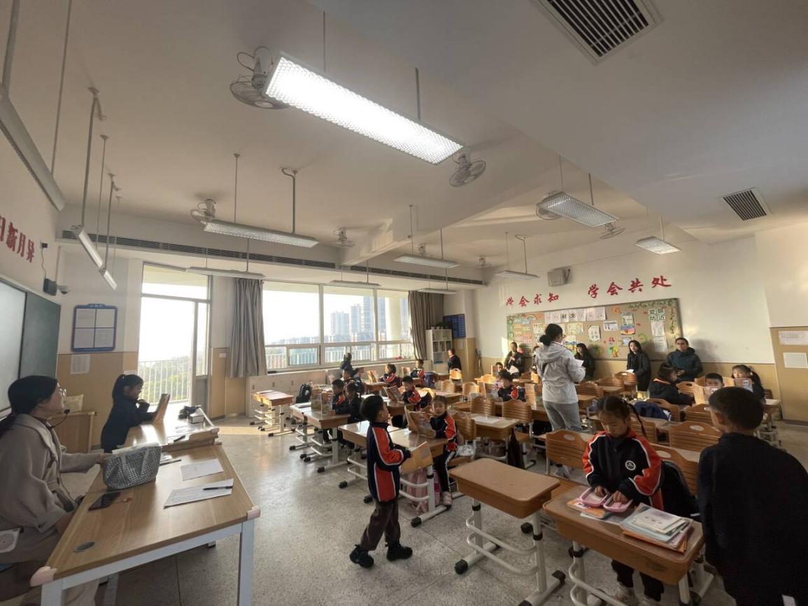 【湖畔·家校共育】携手启航，共筑成长梦——金陵小学（仙林湖校区）第五次“家长开放月”（一年级篇）_html_m14802a5.jpg
