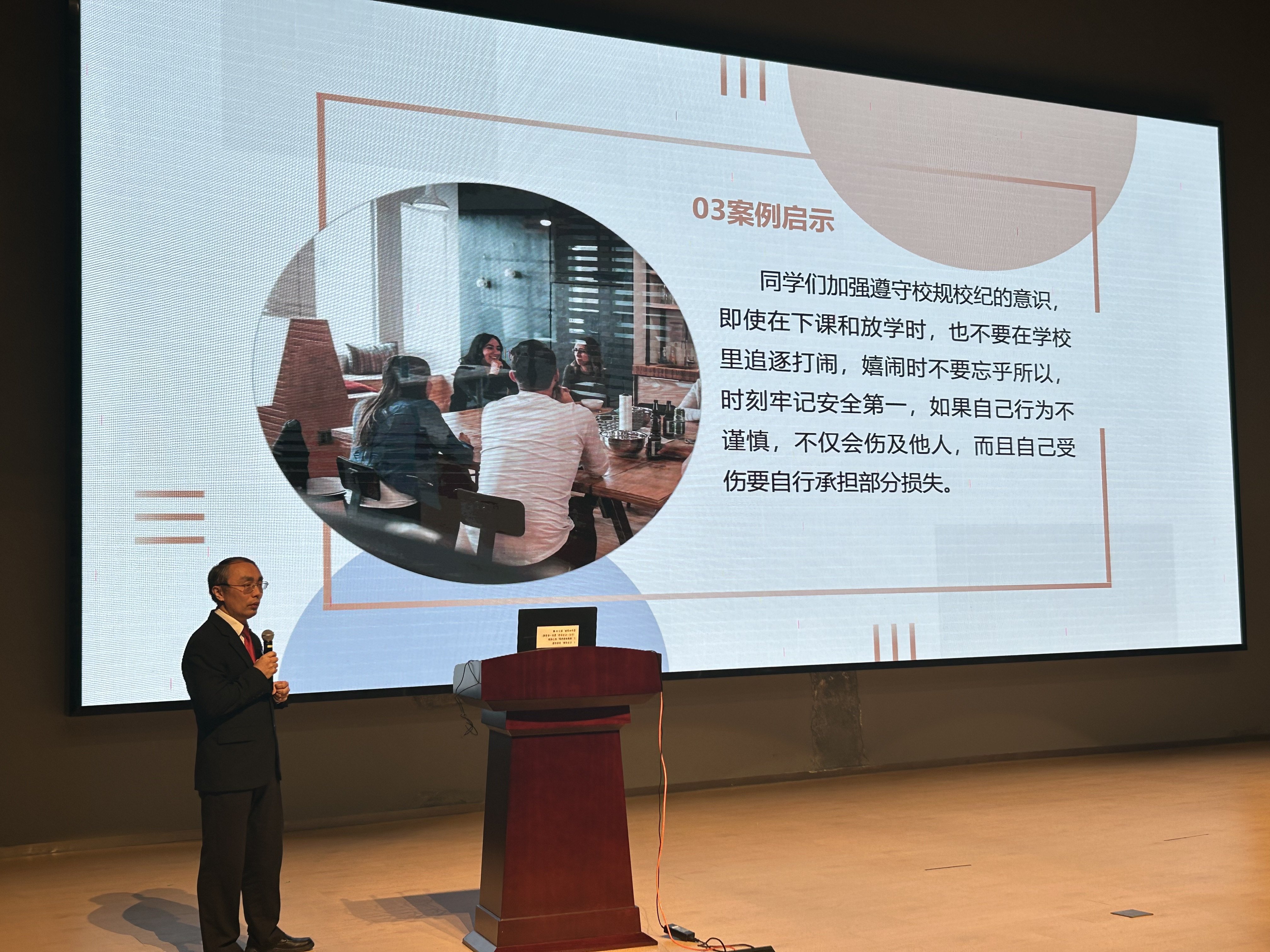 【湖畔·学生活动】我校开展校园伤害案件法制宣讲活动_html_e57fbaf.jpg