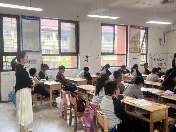 【湖畔光影】“双减”精神进课堂，行政听课促落实——金陵小学（仙林湖校区）“推门听课”活动（11）_html_73af8158.jpg