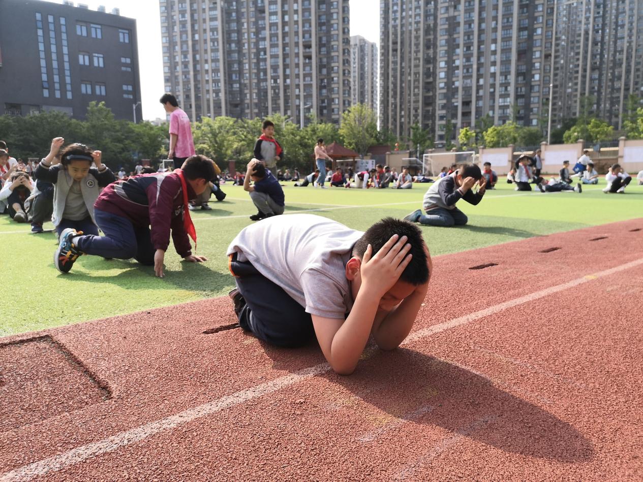 防震减灾，预警先行_html_m56c4aab4.jpg