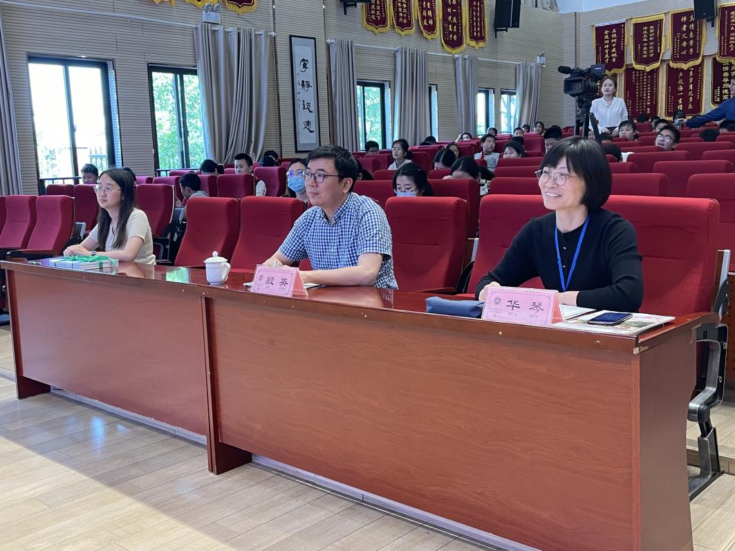 【湖畔光影】第九届“数学故事汇”活动周之小数报编辑进校园_html_m5b3d83db.jpg