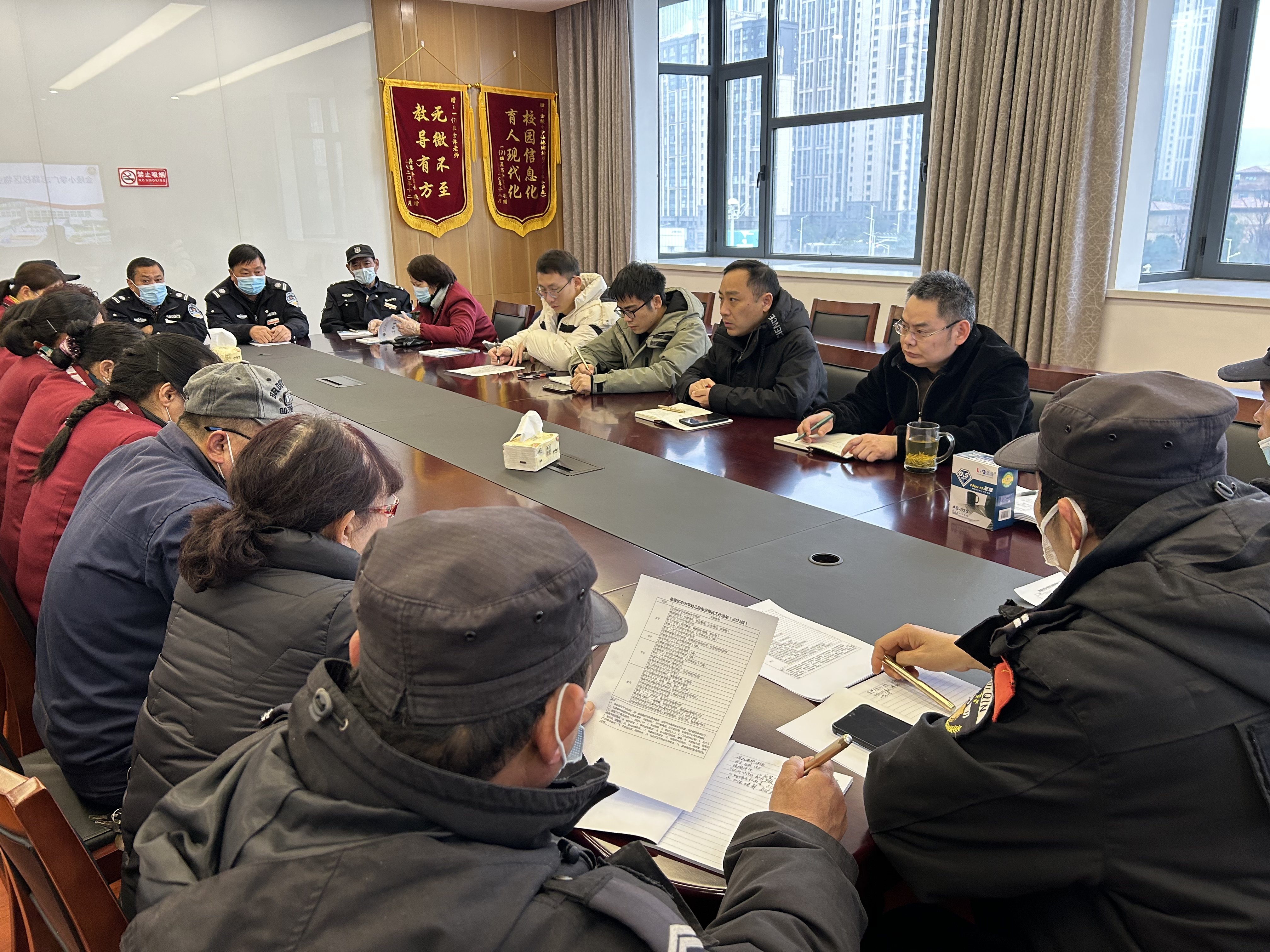后勤不“后”，安保要“安”—记金陵小学广志路校区物业与安保例会_html_m8c75480.jpg