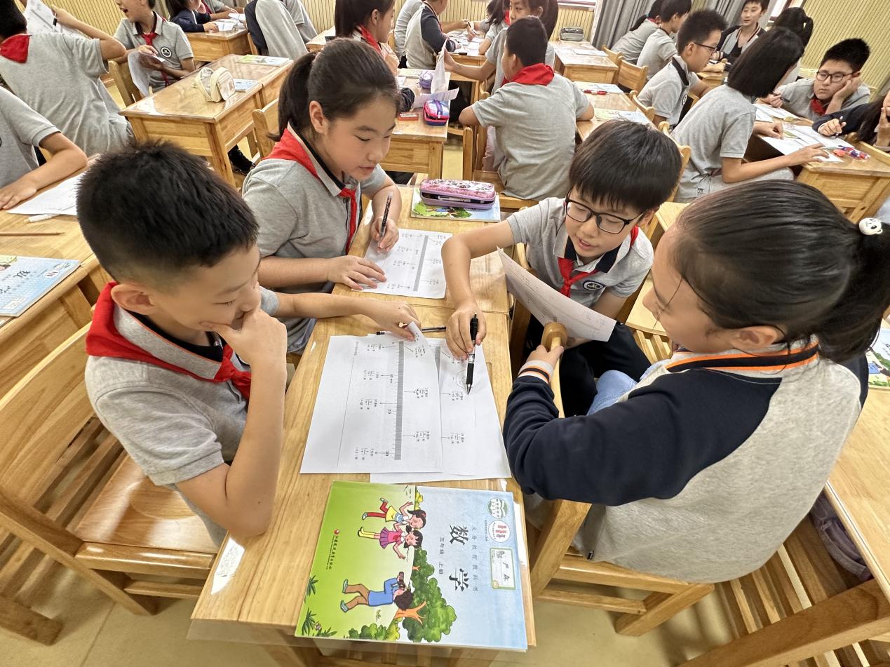【湖畔·童化课堂】小组合作促交流 自主管理促成长 ——数学校本研修之课例研讨（178）_html_117fb181.jpg