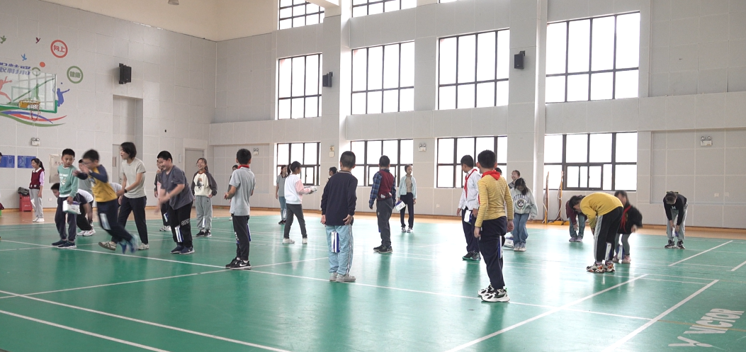 【湖畔·童化课堂】展体育课堂风采，以研促教共成长——体育校本研修之课例研讨（9）_html_m6743197b.png