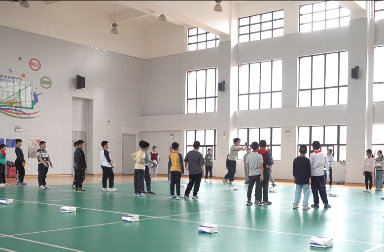 【湖畔·童化课堂】展体育课堂风采，以研促教共成长——体育校本研修之课例研讨（9）_html_m71d9037c.png