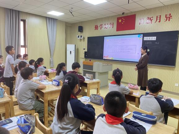 【湖畔·童化课堂】合作探究 厘清算理 掌握算法——数学校本研修之课例研讨（180）_html_m6ebe7aef.jpg