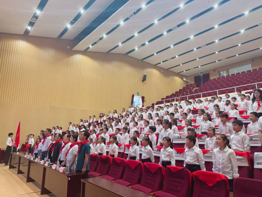 【湖畔·红领巾】“红领巾爱祖国，争做新时代好队员”主题队日暨2024级分批入队仪式_html_m40aec863.jpg