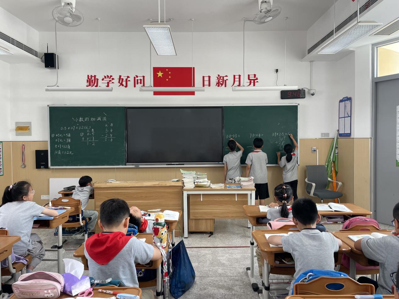 【湖畔·童化课堂】引生活点滴悟小数精髓，聚多维策略拓思维边界——数学校本研修之课例研讨（265）_html_m7b61071f.jpg