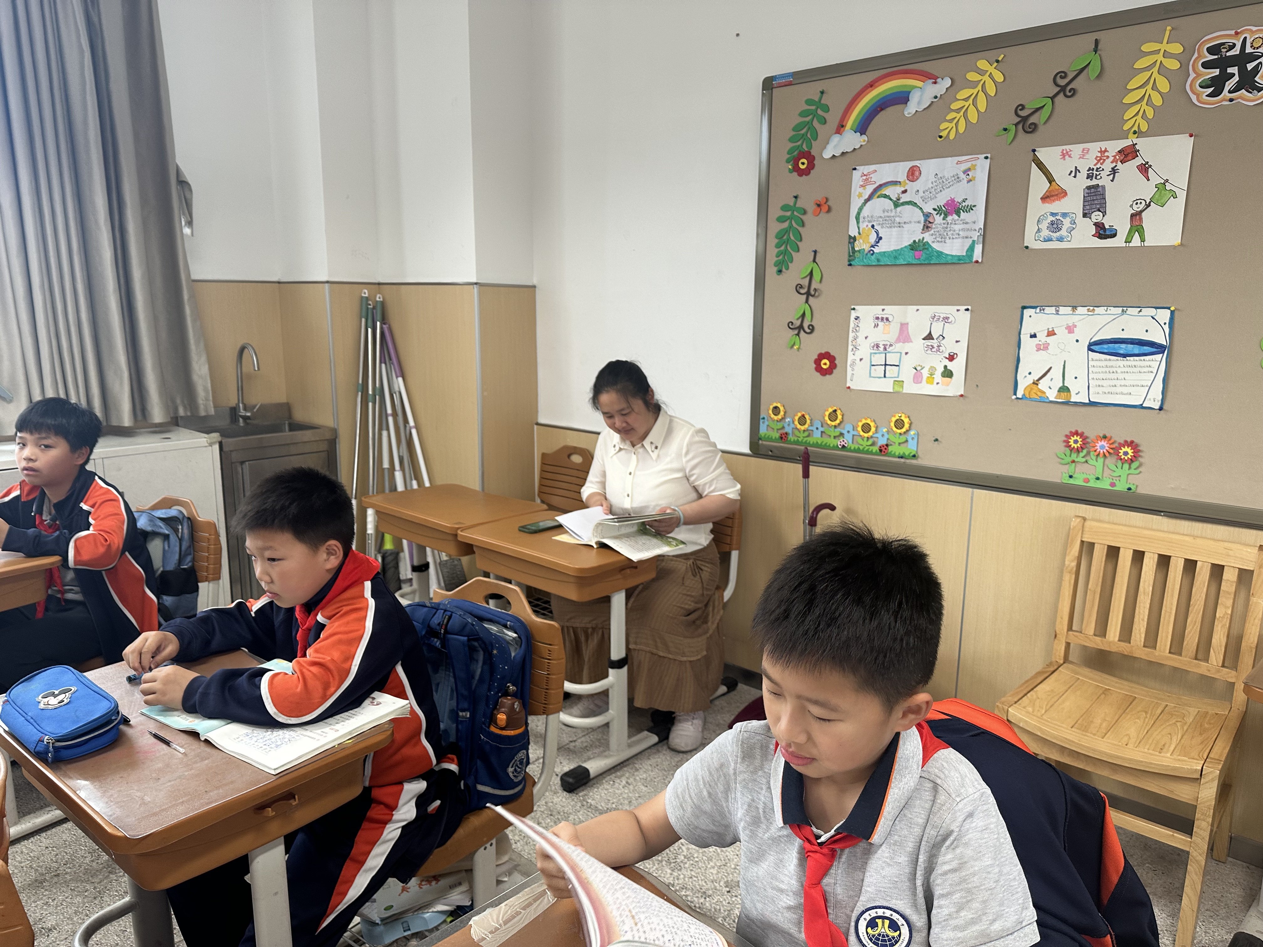 【湖畔·童化课堂】探索海底奥妙，构建高效课堂——记金陵小学（仙林湖校区）三年级语文组教研活动_html_4d1402f3.jpg