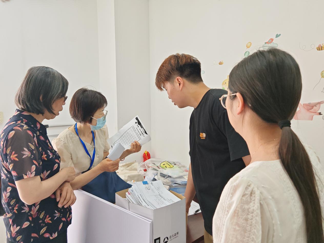 【湖畔·协同育人】规范引领促提升，科学共育助成长——金陵小学（仙林湖校区）6月专项督导_html_m4e12825d.jpg