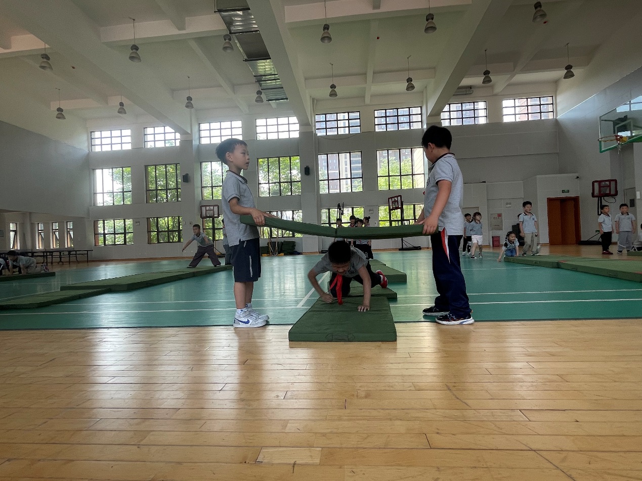 【湖畔·童化课堂】展体育课堂风采，以研促教共成长——体育校本研修之课例研讨（15）_html_m224a06de.jpg