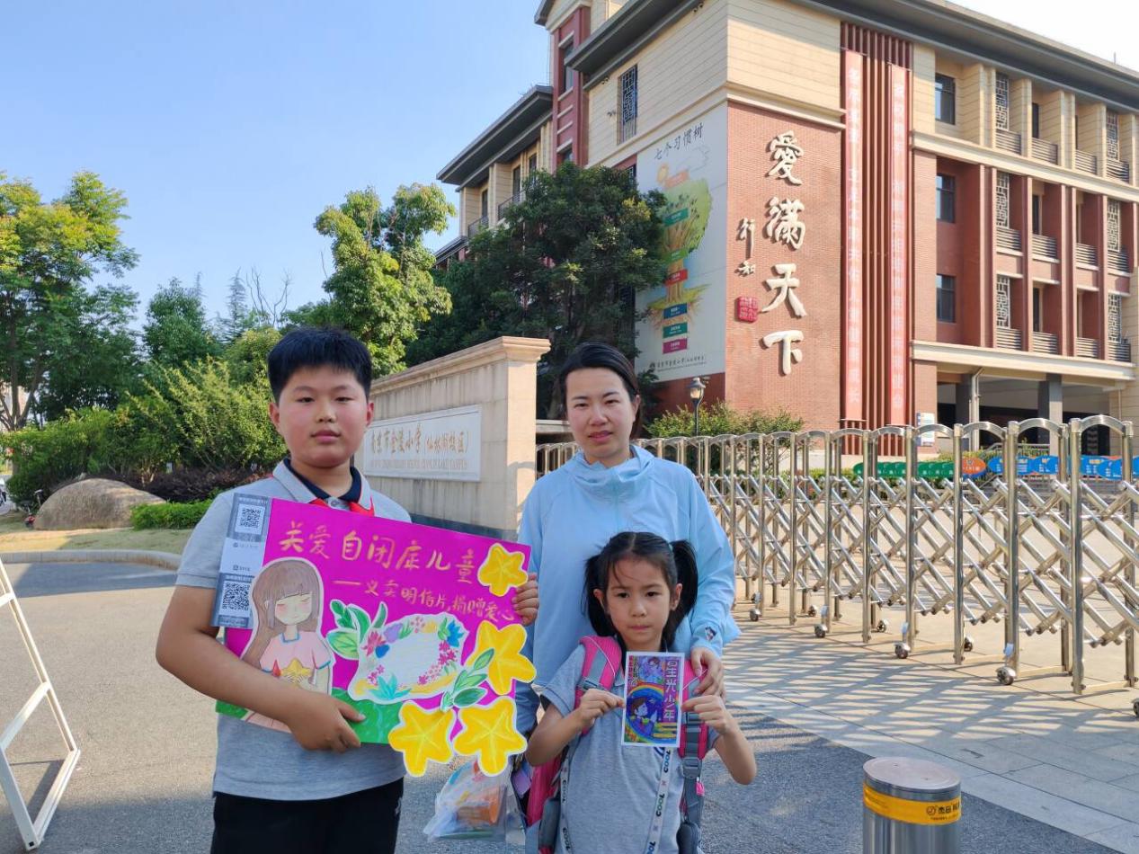 【湖畔·学生活动】给爱一个拥抱 ——明信片义卖活动_html_47a5d14.jpg
