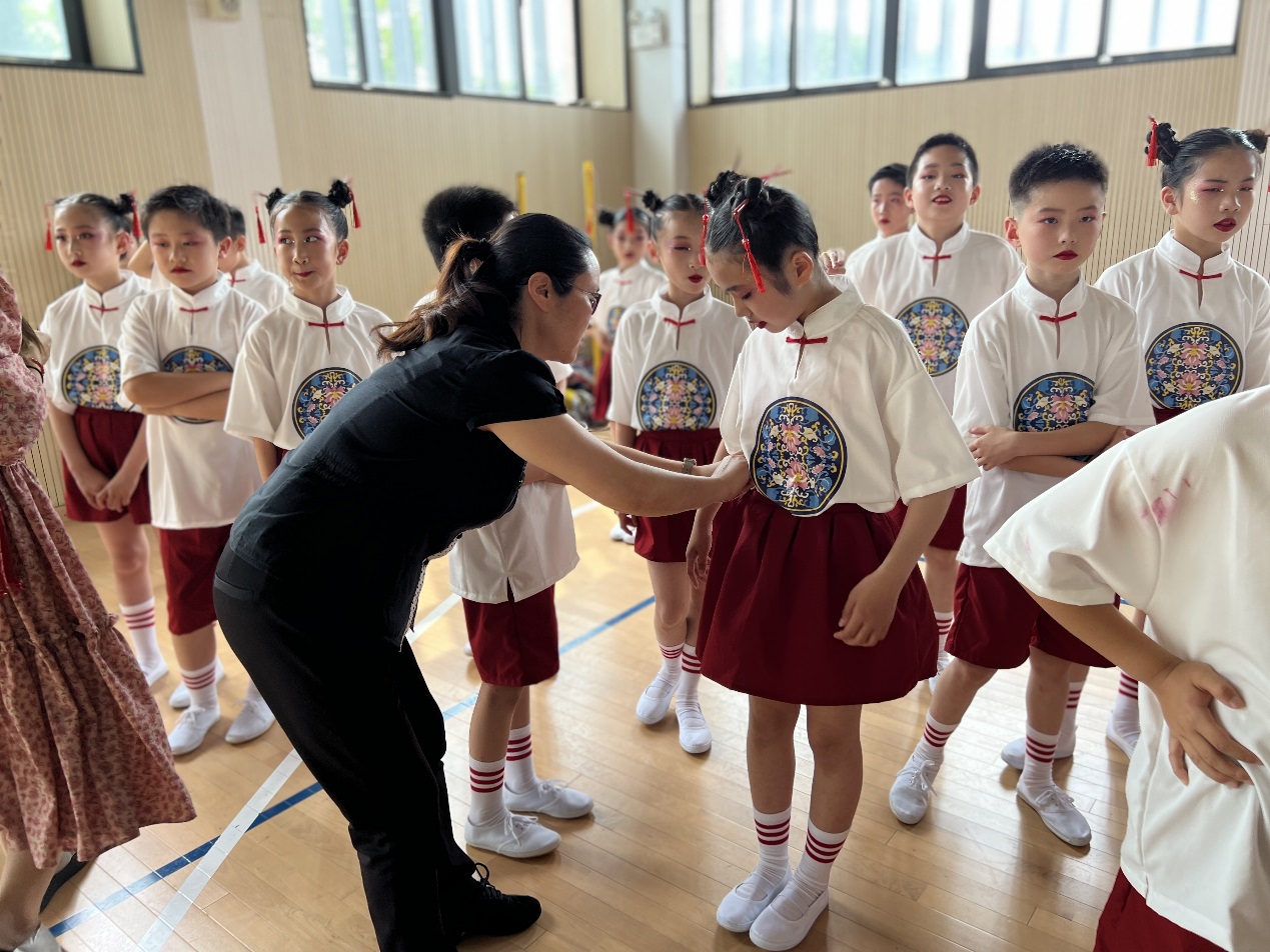 【博学广志】细微之处见风范，毫厘之优定乾坤——祝贺金小广志路校区在2022年栖霞区小学生集体舞比赛中荣获第一名(1)(1)(1)_html_35168608.jpg