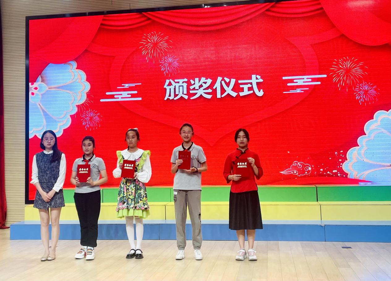 【湖畔光影】喜迎二十大 红歌献给党——六年级红歌合唱比赛_html_m72568a3.jpg