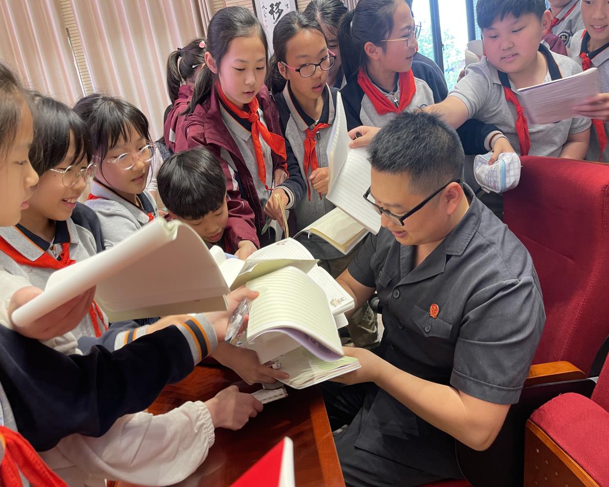 【湖畔光影】为青春护航 守护少年共成长_html_m748a3db1.jpg