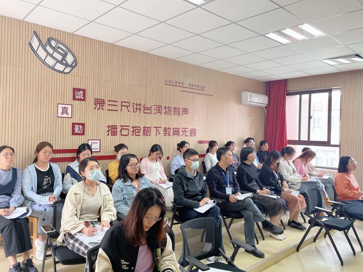 【湖畔光影】“课堂展风采 教研促成长”数学校本研修之课例研讨（149）_html_19cdccdd.jpg