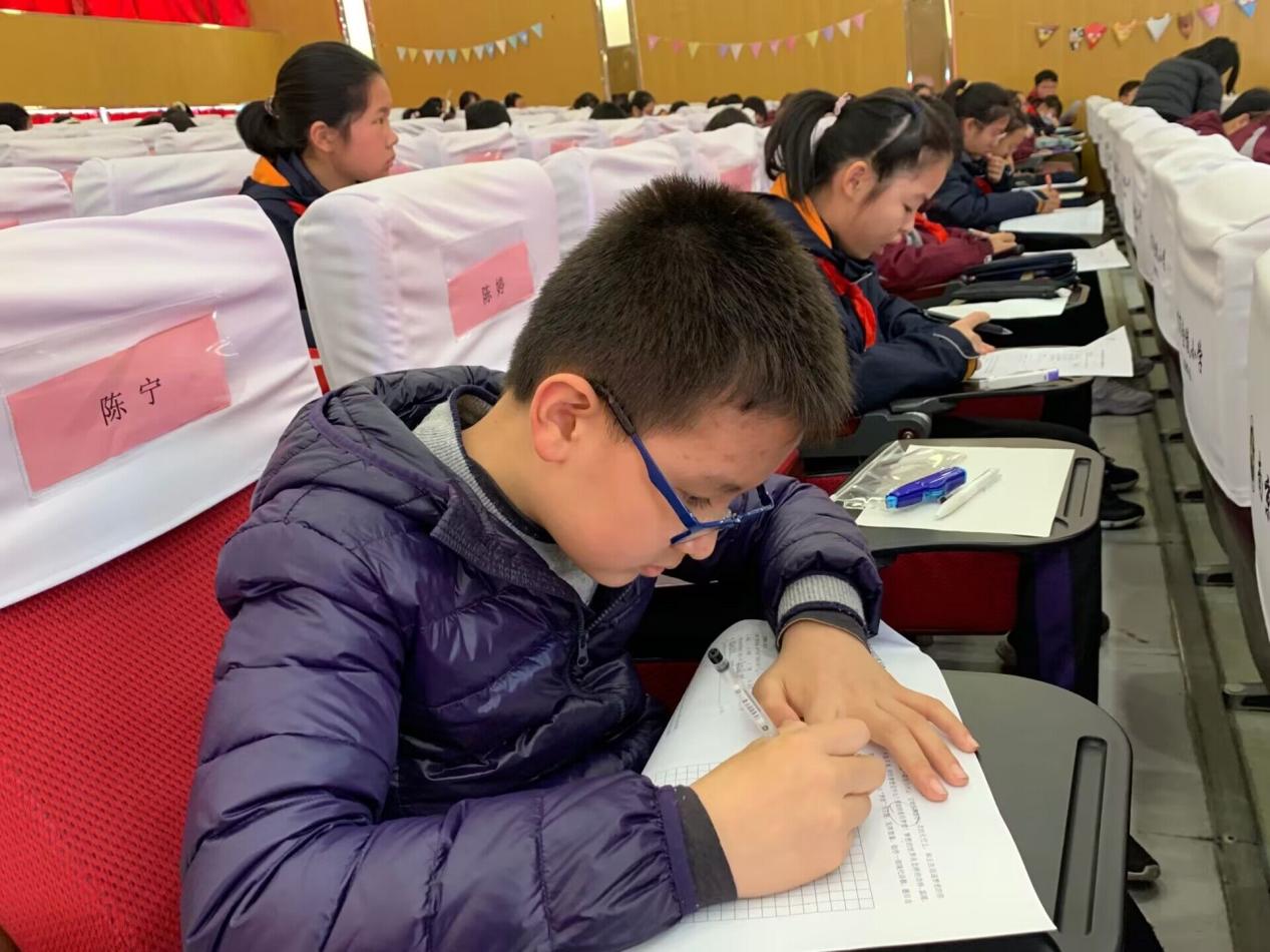 【博学广志】诗歌点亮童心  诗意润泽童年——记金陵小学广志路校区第三届“石抱树”杯诗歌竞赛决赛（高年级组）_html_me83ecb.jpg
