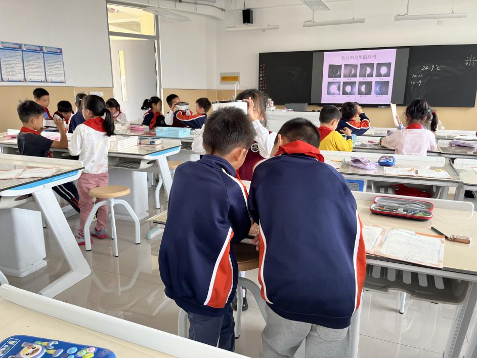 【湖畔·童化课堂】秋风迎新思，教研共成长——科学组校本研修之课例研讨（2）_html_m4e02012.jpg