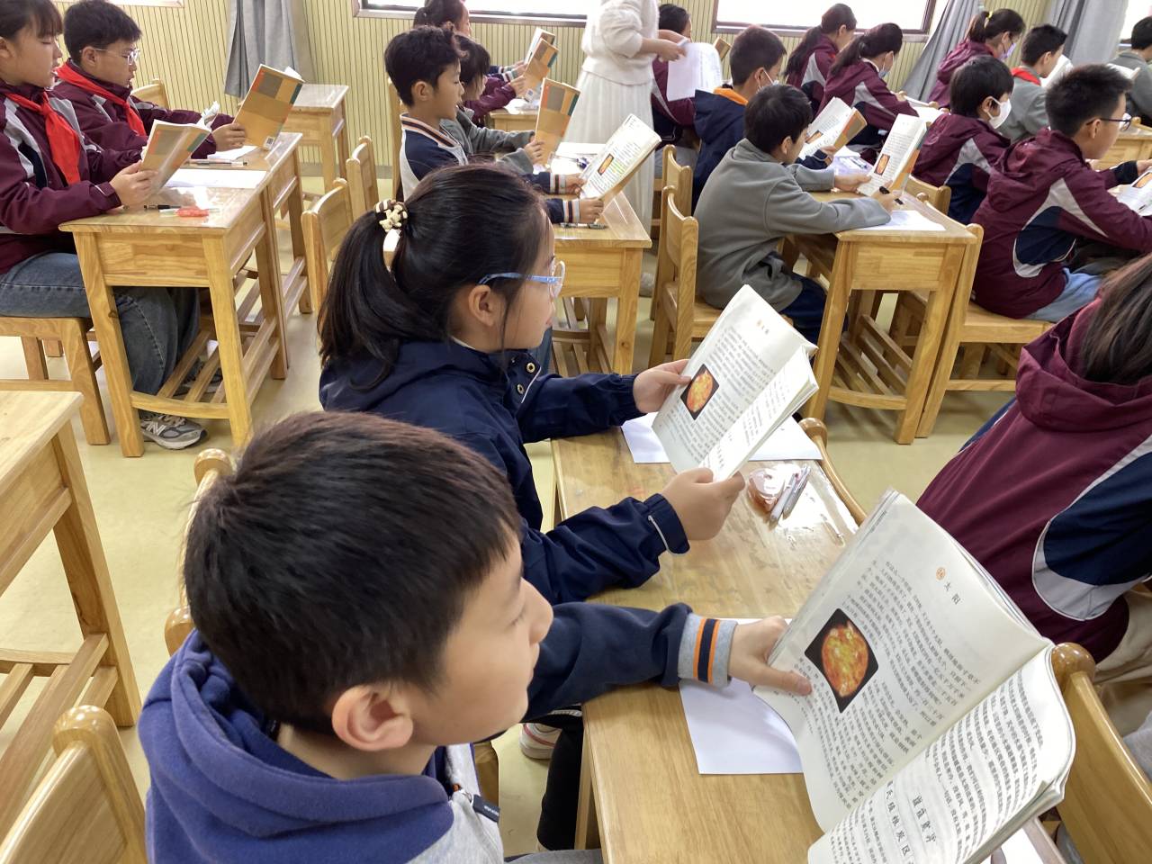 【湖畔·童化课堂】深耕课堂勤探索  潜心教研促提升——语文校本研修之课例研讨_html_55f5150a.jpg