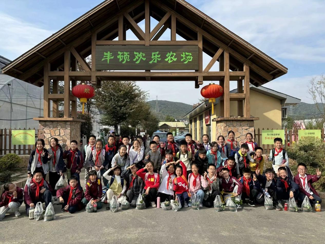 【湖畔·学生活动】探秘农场 劳动“趣”秋游——金陵小学（仙林湖校区）五年级秋季综合实践活动_html_m665dced3.jpg